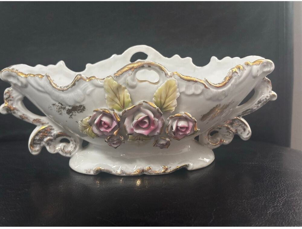 Porcelain centerpiece bowl, Capodimonte-style with applied roses and gold trim